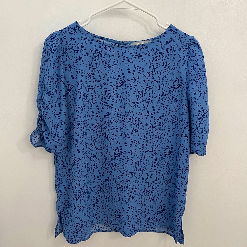 Beautiful blue floral blouse!